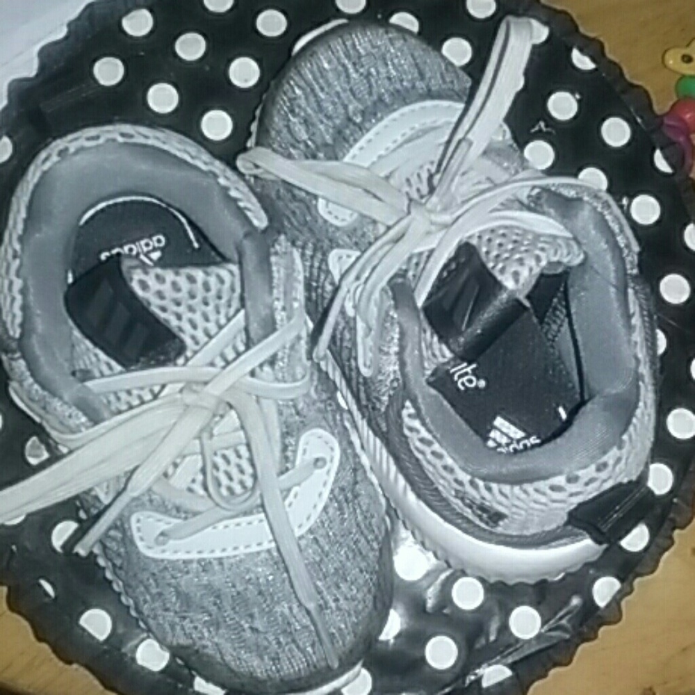 Adidas toddler comfy sneakers